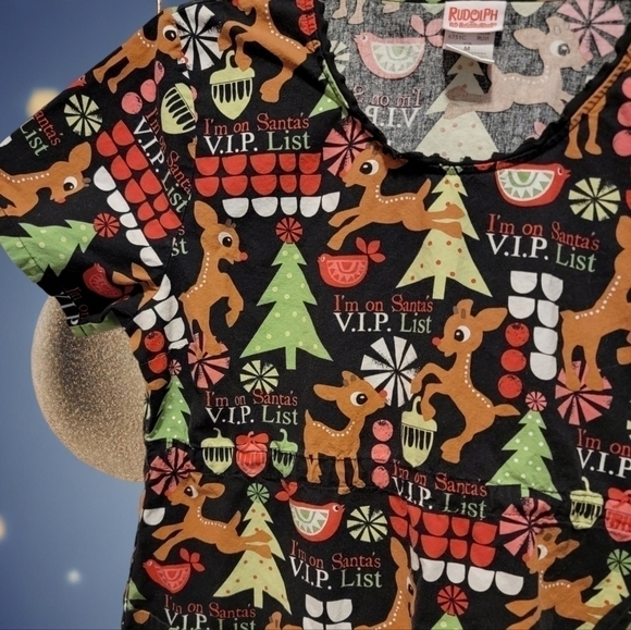 Rudolph Reindeer Santa's VIP List Christmas Scrub top Size M T34 - Picture 3 of 6